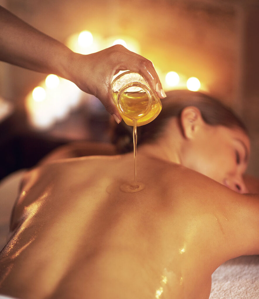 Traditionelle Thai-Massage in Essen-Kettwig mit warmen Ölen für Entspannung und Wohlbefinden